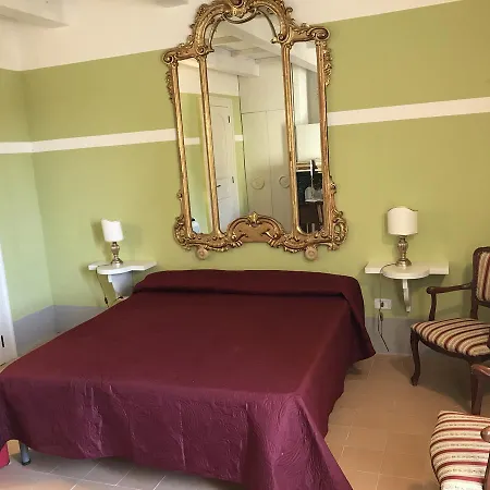 Castello Vichiano Bed & Breakfast Vatolla